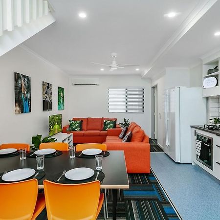 Mihaven Shared Living - Pembroke St Hostel Кернс Екстериор снимка