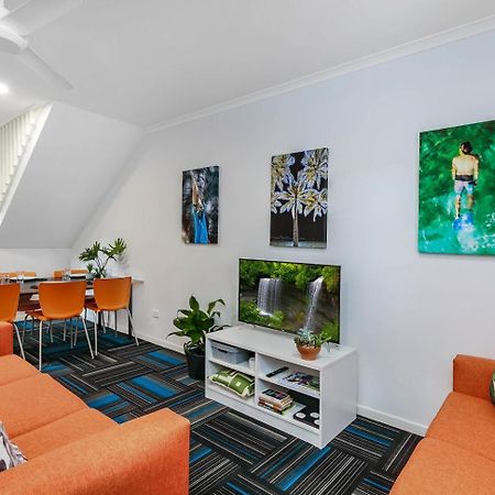 Mihaven Shared Living - Pembroke St Hostel Кернс Екстериор снимка