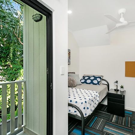 Mihaven Shared Living - Pembroke St Hostel Кернс Екстериор снимка