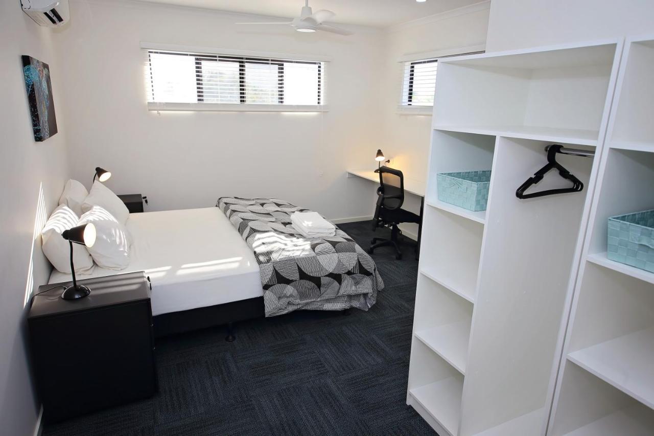 Mihaven Shared Living - Pembroke St Hostel Кернс Екстериор снимка