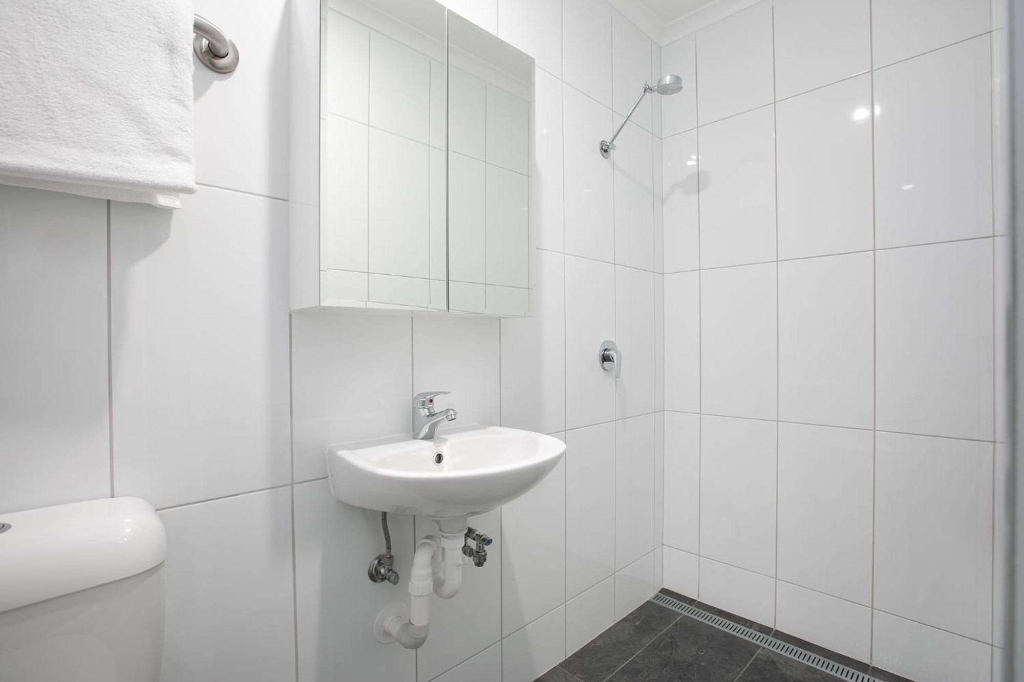 Mihaven Shared Living - Pembroke St Hostel Кернс Екстериор снимка