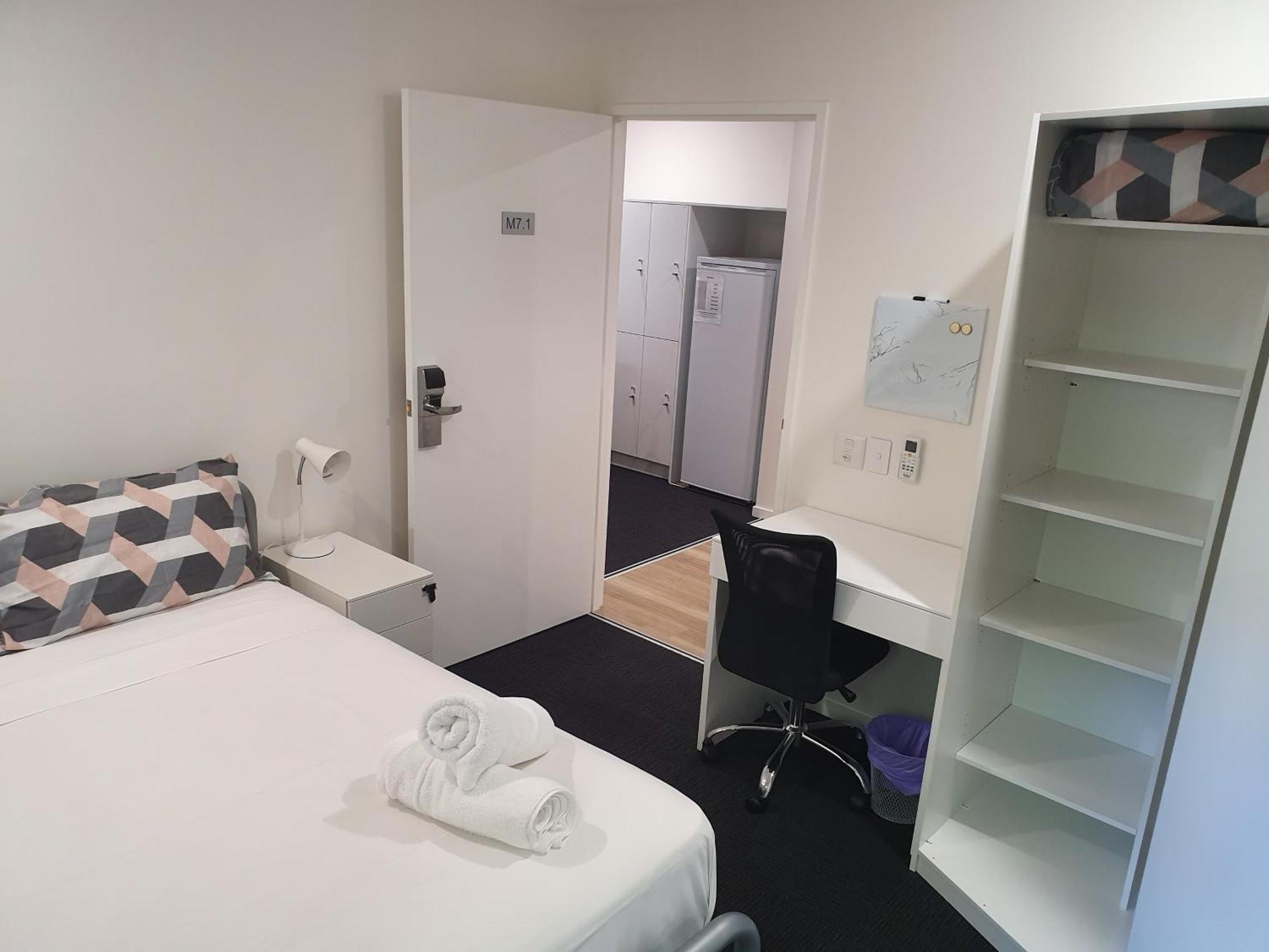 Mihaven Shared Living - Pembroke St Hostel Кернс Екстериор снимка