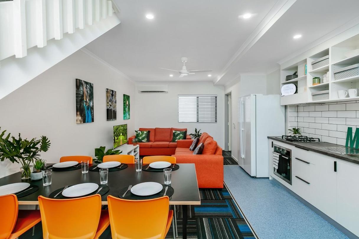Mihaven Shared Living - Pembroke St Hostel Кернс Екстериор снимка