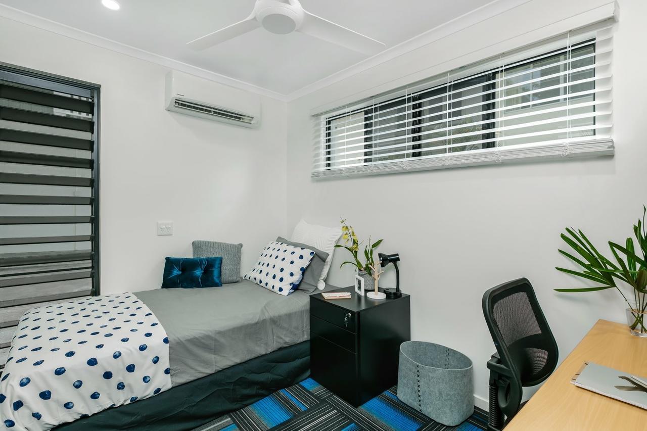 Mihaven Shared Living - Pembroke St Hostel Кернс Екстериор снимка