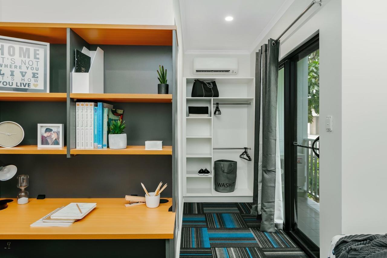 Mihaven Shared Living - Pembroke St Hostel Кернс Екстериор снимка