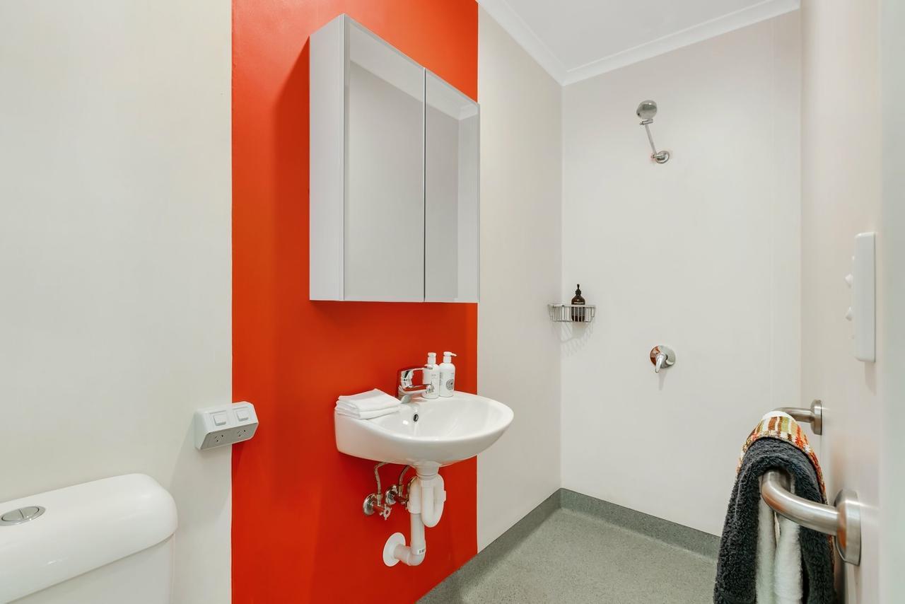 Mihaven Shared Living - Pembroke St Hostel Кернс Екстериор снимка