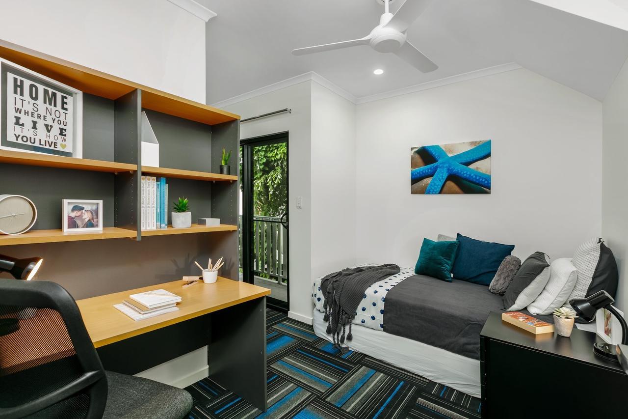 Mihaven Shared Living - Pembroke St Hostel Кернс Екстериор снимка