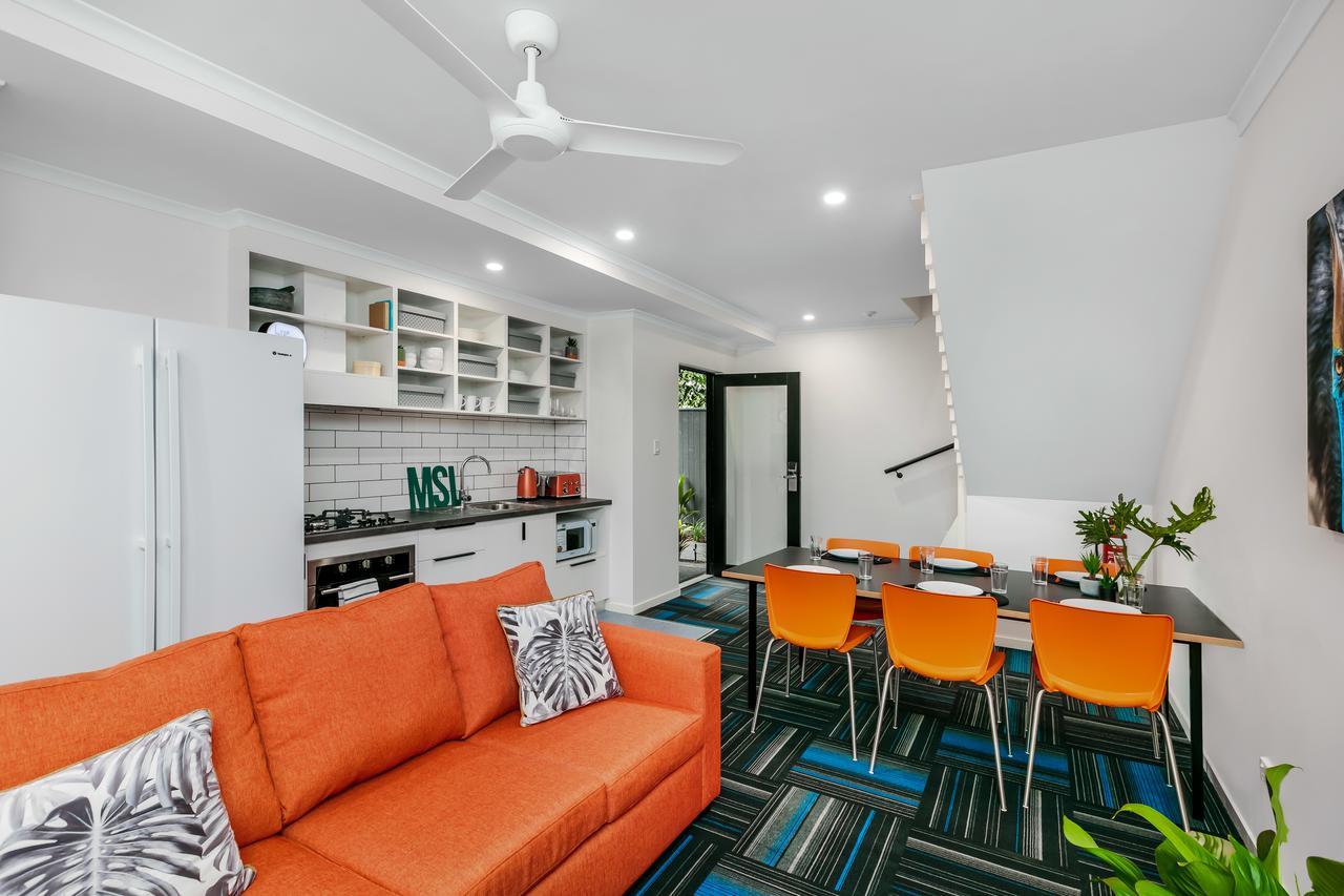 Mihaven Shared Living - Pembroke St Hostel Кернс Екстериор снимка