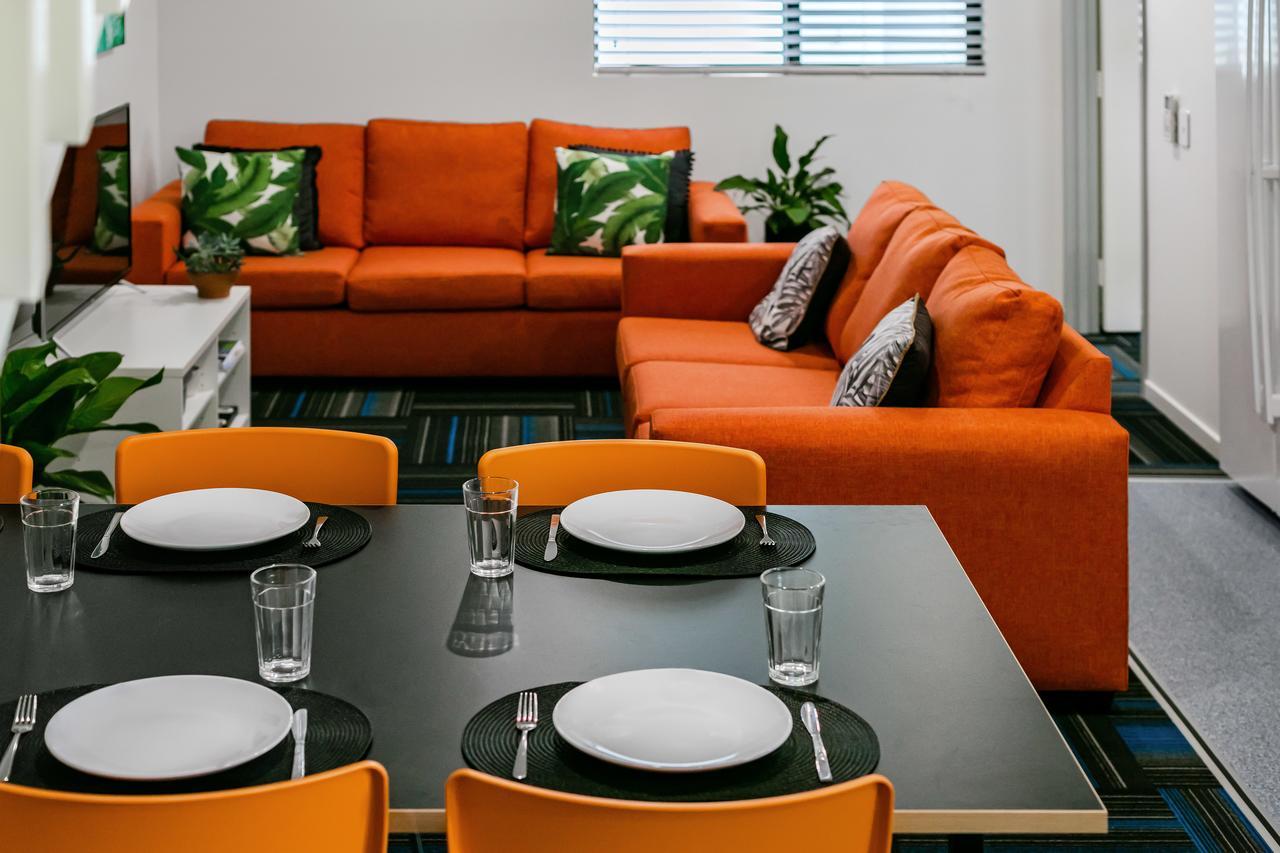 Mihaven Shared Living - Pembroke St Hostel Кернс Екстериор снимка