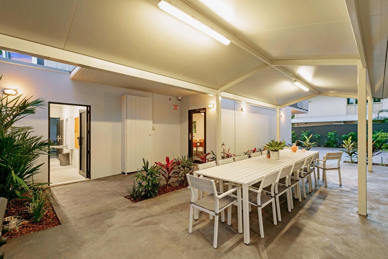 Mihaven Shared Living - Pembroke St Hostel Кернс Екстериор снимка