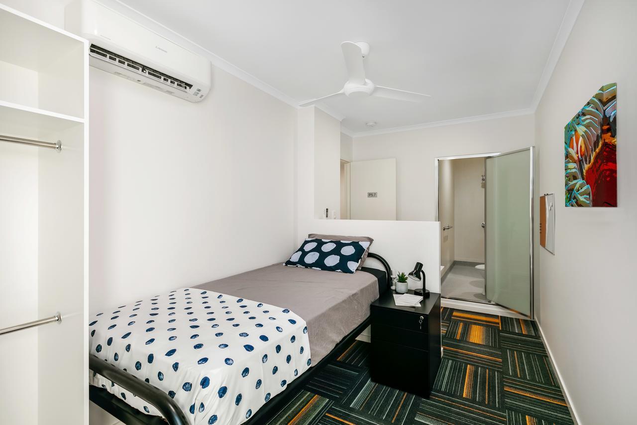 Mihaven Shared Living - Pembroke St Hostel Кернс Екстериор снимка