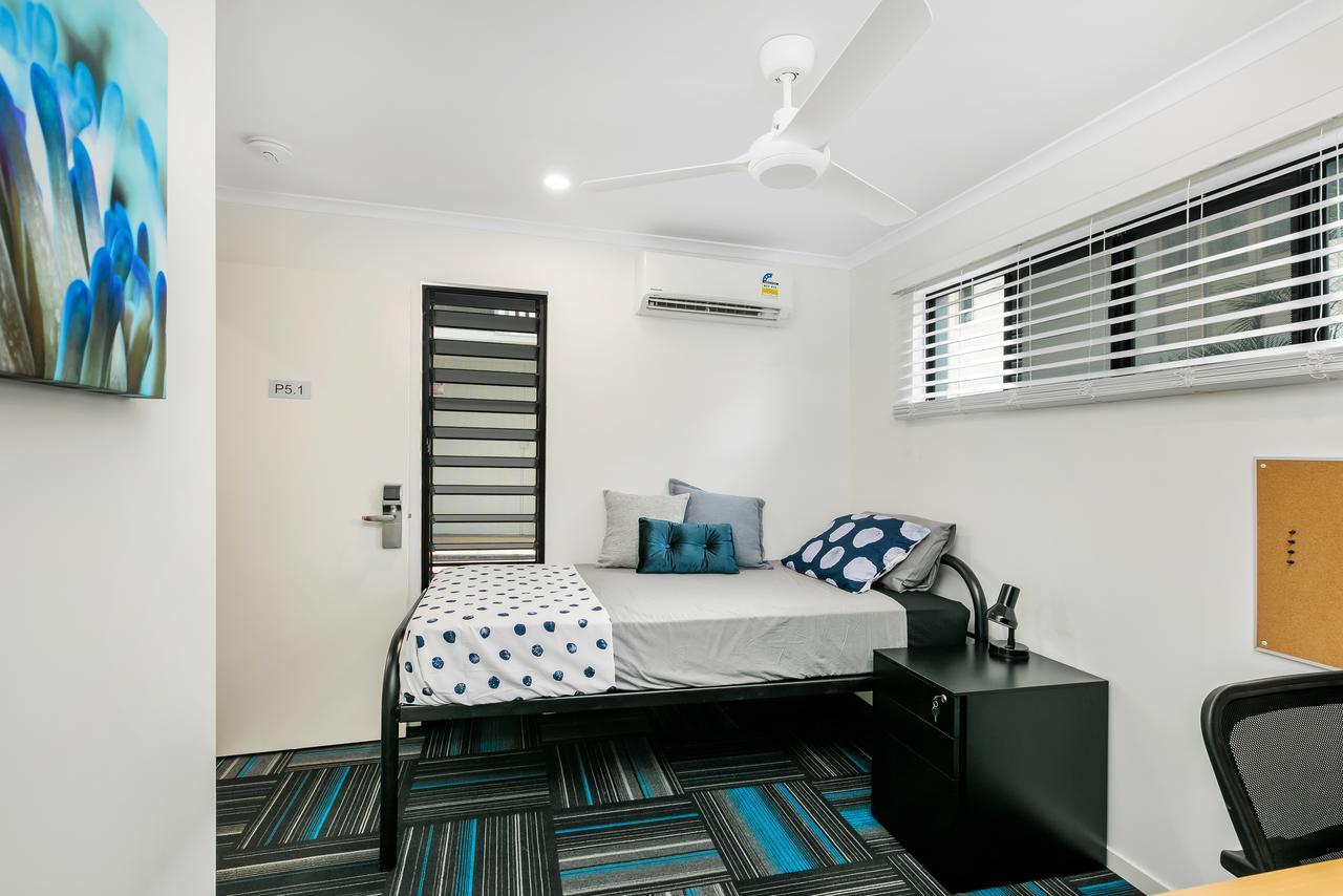 Mihaven Shared Living - Pembroke St Hostel Кернс Екстериор снимка